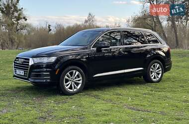 Позашляховик / Кросовер Audi Q7 2017 в 