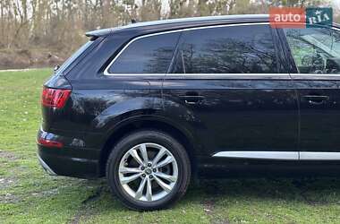 Позашляховик / Кросовер Audi Q7 2017 в 