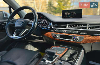 Внедорожник / Кроссовер Audi Q7 2017 в 