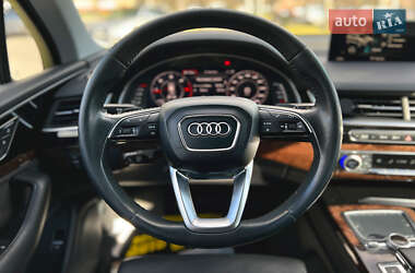Внедорожник / Кроссовер Audi Q7 2017 в 