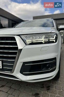 Внедорожник / Кроссовер Audi Q7 2016 в 