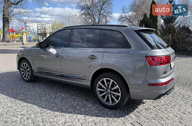 Внедорожник / Кроссовер Audi Q7 2016 в 