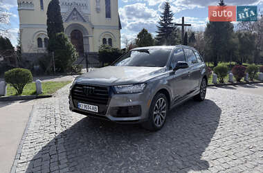 Внедорожник / Кроссовер Audi Q7 2016 в 