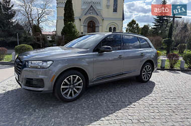 Внедорожник / Кроссовер Audi Q7 2016 в 