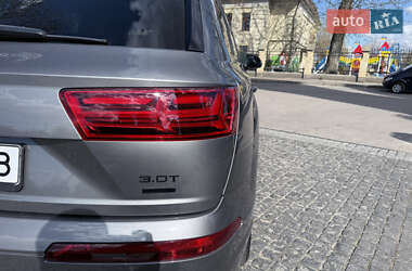 Внедорожник / Кроссовер Audi Q7 2016 в 
