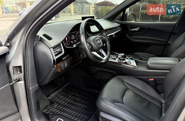 Внедорожник / Кроссовер Audi Q7 2016 в 