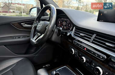 Внедорожник / Кроссовер Audi Q7 2016 в 