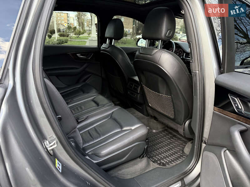 Позашляховик / Кросовер Audi Q7 2016 в Києві