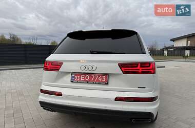 Внедорожник / Кроссовер Audi Q7 2016 в 