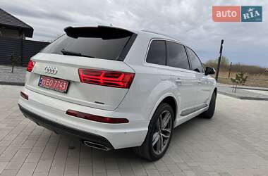 Внедорожник / Кроссовер Audi Q7 2016 в 