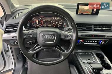 Внедорожник / Кроссовер Audi Q7 2016 в 