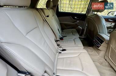 Внедорожник / Кроссовер Audi Q7 2016 в 