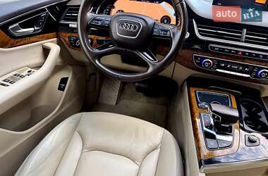 Внедорожник / Кроссовер Audi Q7 2016 в 
