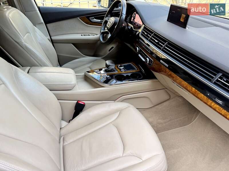 Внедорожник / Кроссовер Audi Q7 2016 в Хмельницком