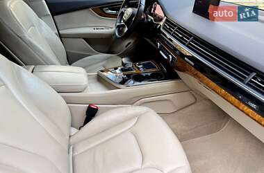 Внедорожник / Кроссовер Audi Q7 2016 в 