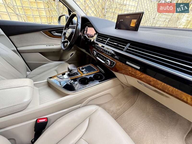 Внедорожник / Кроссовер Audi Q7 2016 в Хмельницком