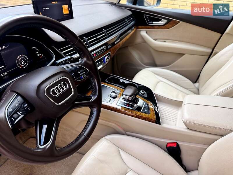 Внедорожник / Кроссовер Audi Q7 2016 в Хмельницком