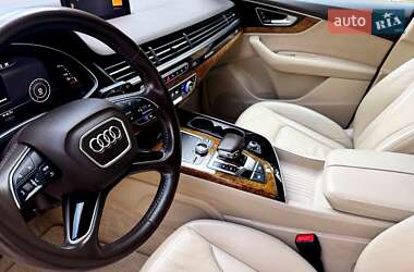 Внедорожник / Кроссовер Audi Q7 2016 в 