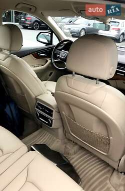 Внедорожник / Кроссовер Audi Q7 2016 в 