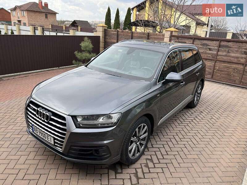 Внедорожник / Кроссовер Audi Q7 2018 в 