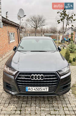 Позашляховик / Кросовер Audi Q7 2019 в 