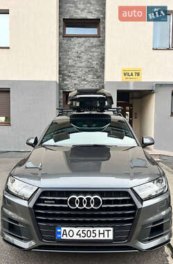 Позашляховик / Кросовер Audi Q7 2019 в 