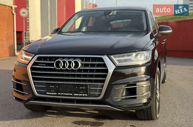 Позашляховик / Кросовер Audi Q7 2018 в 