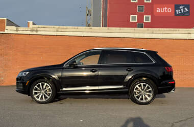 Позашляховик / Кросовер Audi Q7 2018 в 