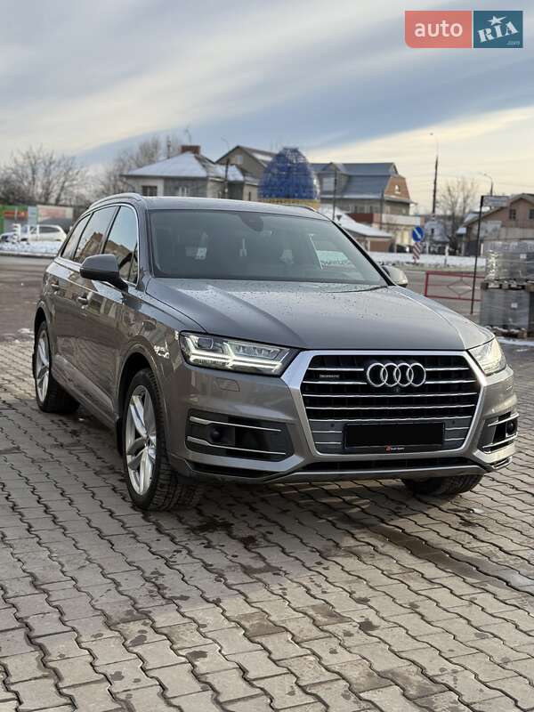 Внедорожник / Кроссовер Audi Q7 2016 в 