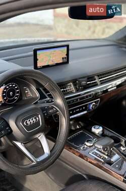 Внедорожник / Кроссовер Audi Q7 2016 в 