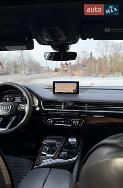Внедорожник / Кроссовер Audi Q7 2016 в 