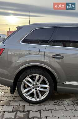 Внедорожник / Кроссовер Audi Q7 2016 в 