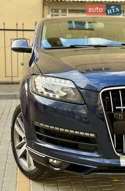 Позашляховик / Кросовер Audi Q7 2012 в 