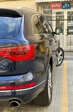 Позашляховик / Кросовер Audi Q7 2012 в 