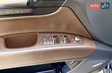 Позашляховик / Кросовер Audi Q7 2012 в 