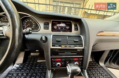 Позашляховик / Кросовер Audi Q7 2012 в 