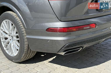 Позашляховик / Кросовер Audi Q7 2018 в 