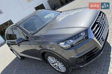 Позашляховик / Кросовер Audi Q7 2018 в 