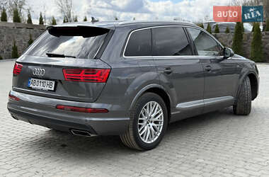Позашляховик / Кросовер Audi Q7 2018 в 