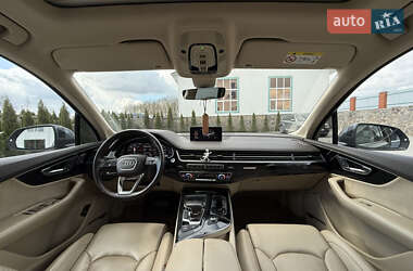 Позашляховик / Кросовер Audi Q7 2018 в 