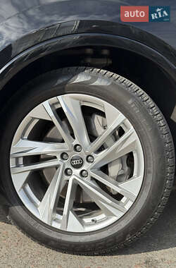 Позашляховик / Кросовер Audi Q7 2022 в 