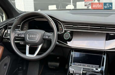 Позашляховик / Кросовер Audi Q7 2022 в 