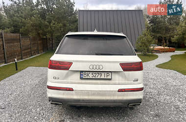 Позашляховик / Кросовер Audi Q7 2015 в 