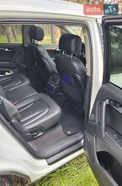 Позашляховик / Кросовер Audi Q7 2013 в 