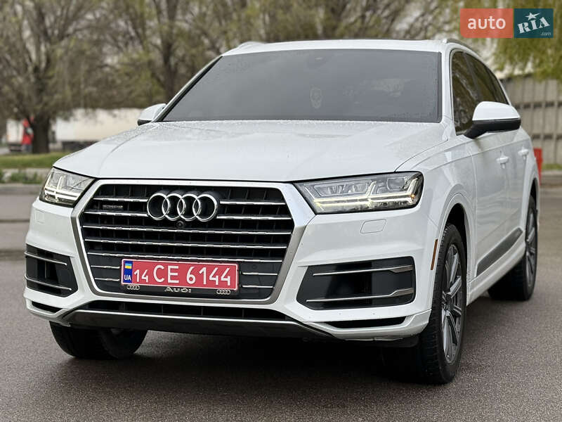 Внедорожник / Кроссовер Audi Q7 2018 в 