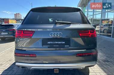 Внедорожник / Кроссовер Audi Q7 2018 в 