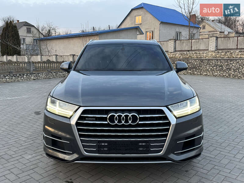 Позашляховик / Кросовер Audi Q7 2016 в 