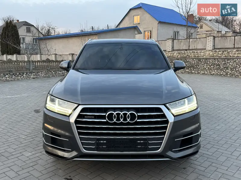Позашляховик / Кросовер Audi Q7 2016 в 