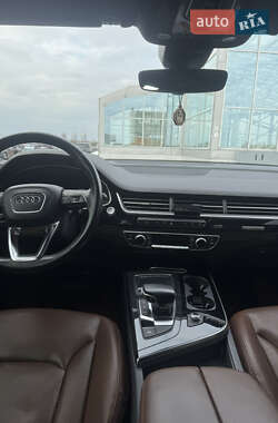 Внедорожник / Кроссовер Audi Q7 2016 в 