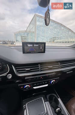 Внедорожник / Кроссовер Audi Q7 2016 в 